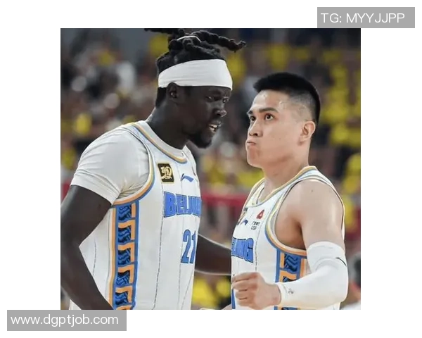 怀特称科塔时刻待命展现柔和手感球队期待他篮下表现出色