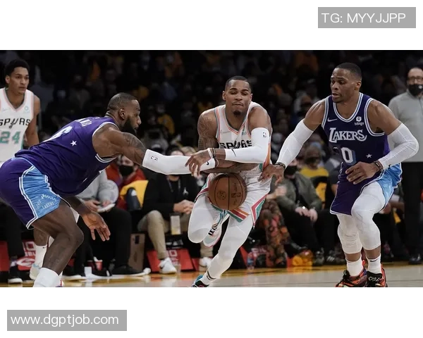 杰伦布朗感慨怀念与斯玛特并肩作战 直言看到他身披湖人战袍太不可思议