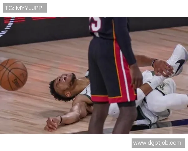 米德尔顿半场表现稳健拿10分 造字母哥进攻犯规重回熟悉战场 米德尔顿半场表现稳健拿10分 造字母哥进攻犯规重回熟悉战场